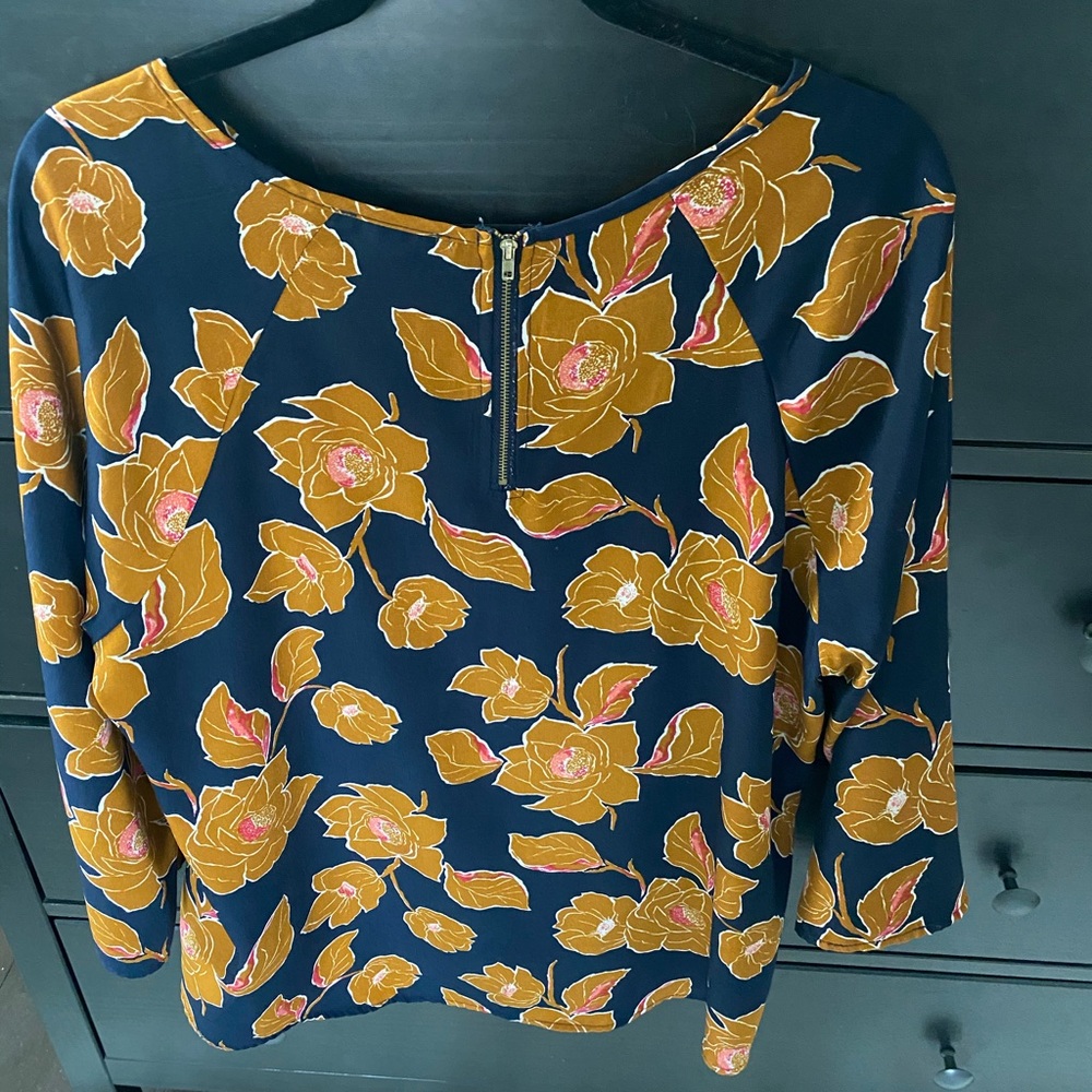 Blouse - Picture 2 of 3